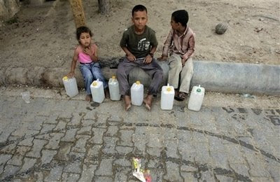 https://desdemonadespair.net//////wp-content/uploads/2009/09/gaza-water-2.jpg