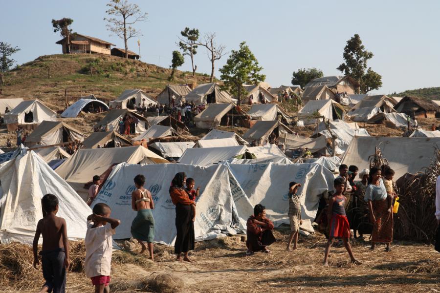 Emergency shelter and supplies are being provided to displaced people in the Rakhine State in western Burma. Photo: DFID-UK Department for International Development / Flickr