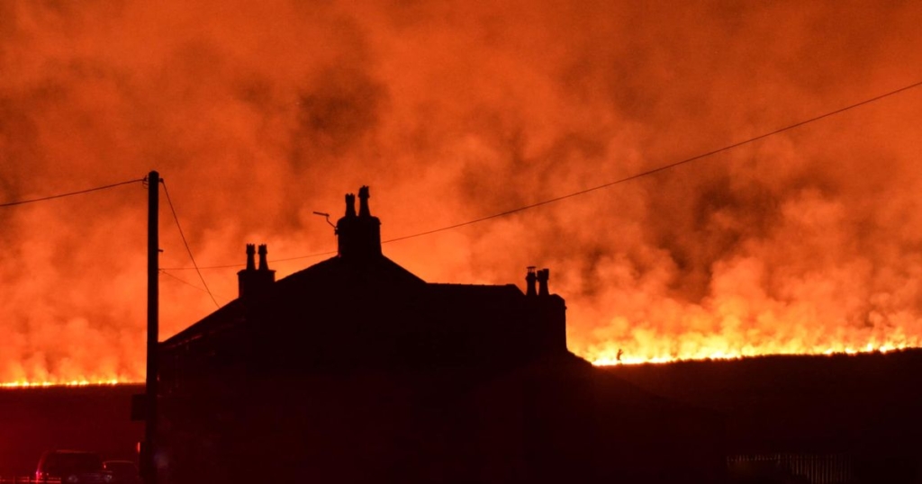 Moorland fire in West Yorkshire on 26 February 2019. Photo: bradnclaire and Sara Sykes / Dave Throup / Twitter