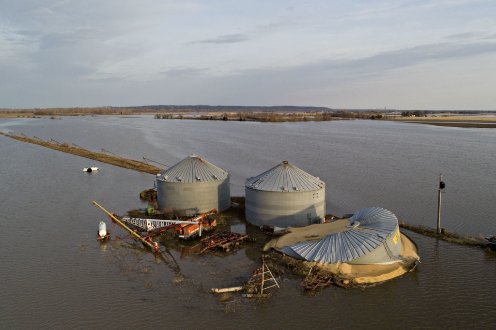 Floodwaters surround corn sitting under a collapsed grain bin outside Council Bluffs, Iowa, on 23 March 2019. Photo: Daniel Acker / Bloomberg News