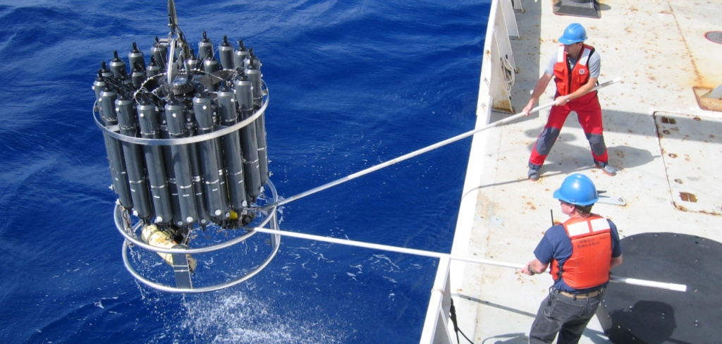 Scientists raise a rosette loaded with water samples to measure carbon dioxide in the ocean. Photo: Nicolas Gruber / ETH Zurich