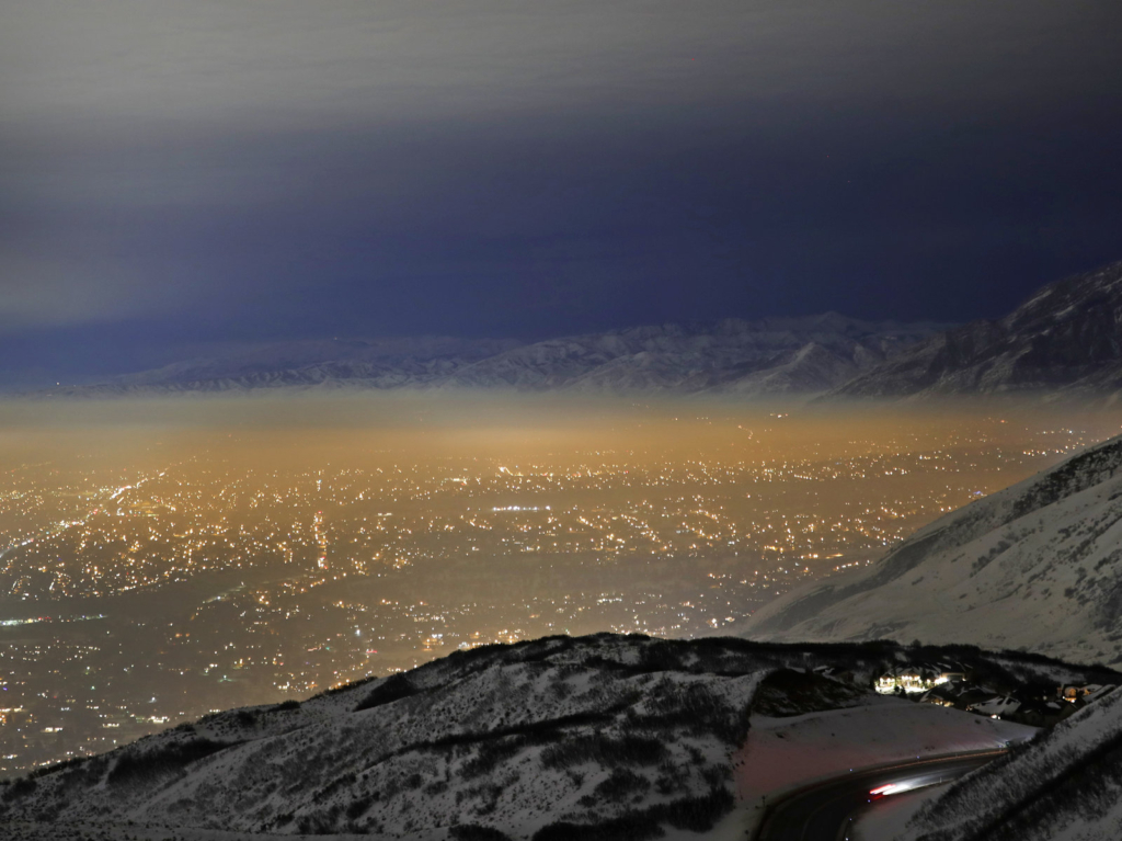 Smog fills Utah's Salt Lake Valley in January 2017. Winter weather in the area often traps air pollution that is bad for public health. Photo: George Frey / Getty Images