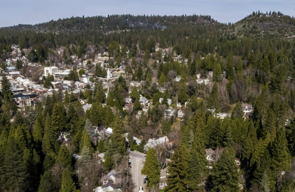 Aerial view of downtown Nevada City, California, on 14 March 2019. Nevada City is surrounded by a dense forested area, increasing its fire risk. Photo: Hector Amezcua / The Sacramento Bee / AP