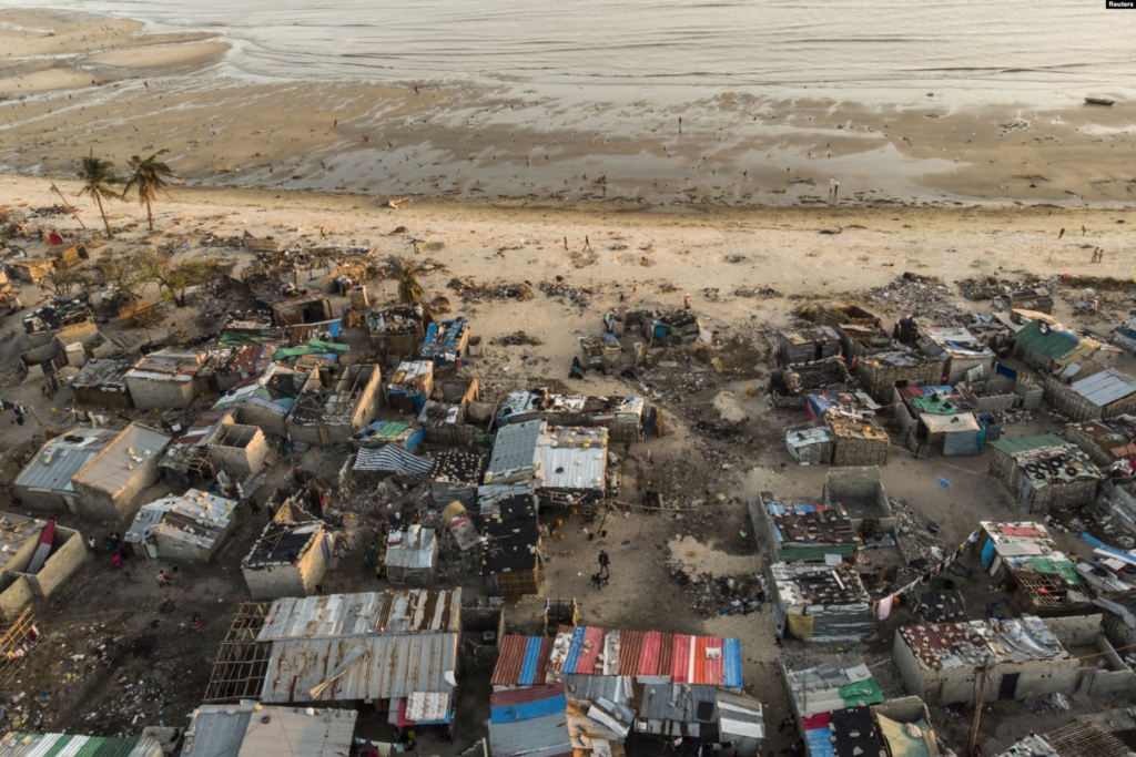 Debris and destroyed buildings are all that remain after Cyclone Idai hit the Praia Nova neighborhood in Beira on 1 April 2019. Photo: Reuters