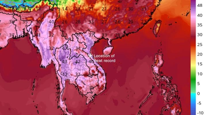 This Global Forecast System (GFS) model shows a simulation of temperatures in degrees Celsius on Saturday afternoon, 21 April 2019, in Southeast Asia. Graphic: TropicalTidBits.com
