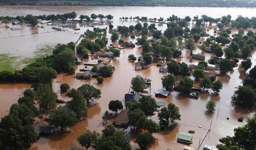 Homes are flooded on the Arkansas River in Tulsa, Okla., on Friday, 24 May 2019. Photo: Tom Gilbert / Tulsa World / AP