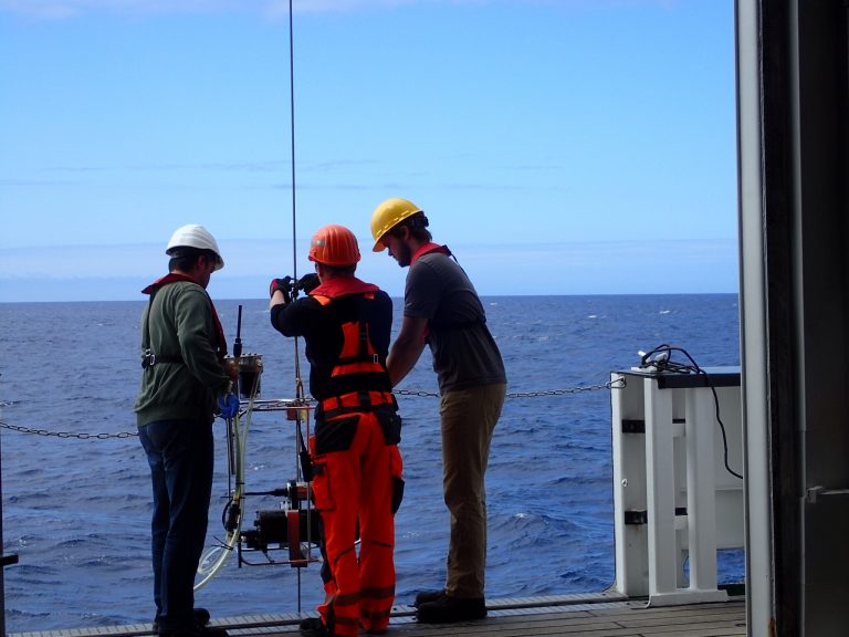 Aboard the German research vessel “Sonne” in the South Pacific, researchers prepare to lower pumps overboard to sample seawater. Photo: Frank Pavia