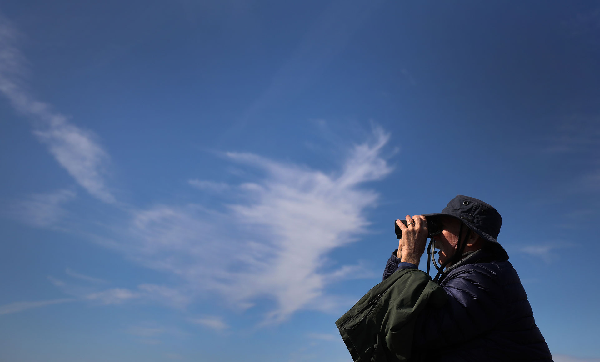 A member of the Cloud Appreciation Society spies a prime example of Cirrus, nature’s most ethereal cloud, on the Lundy, England expedition. Photo: Phil Noble / Reuters