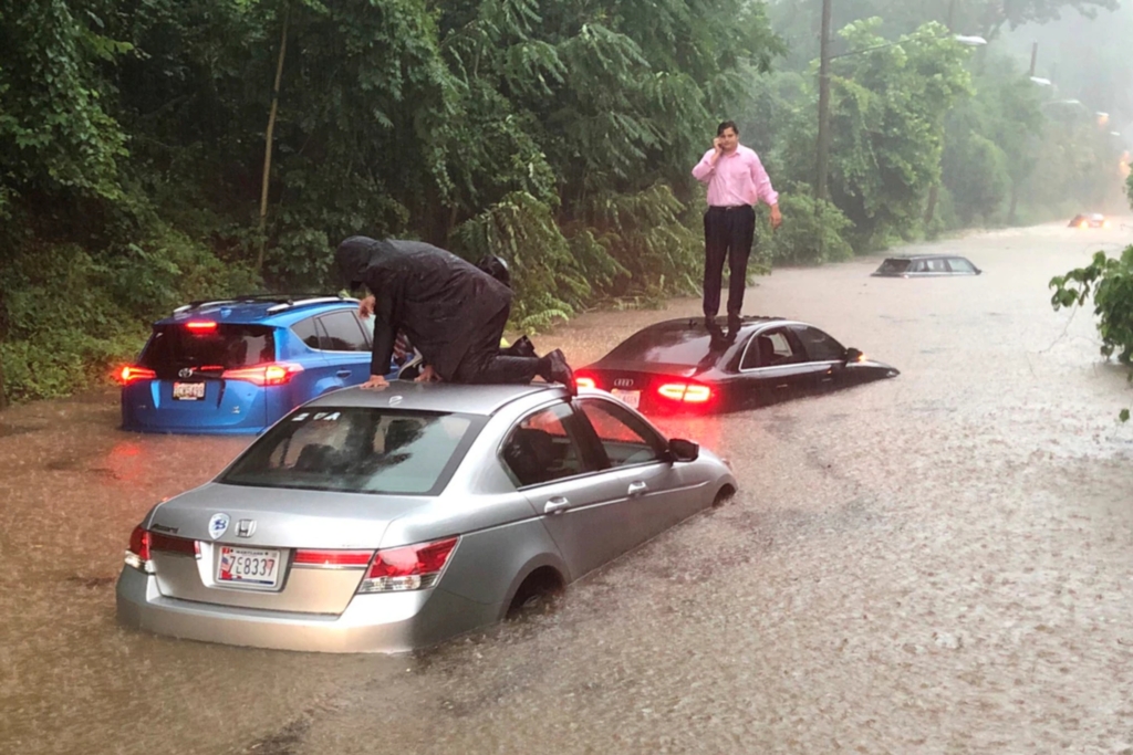 Motorists are stranded on a flooded section of Canal Road in Washington as record rains hit the Washington, D.C. region on 8 July 2019, causing major delays on roads and major power outages. Photo: Dave Dildine / AP