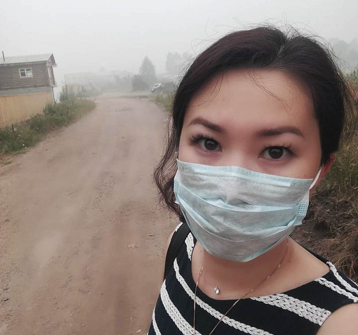 A woman in Kirensk, near Irkutsk, Russia, wears a mask against pollution from nearby wildfires, 29 July 2019. Photo: The Siberian Times