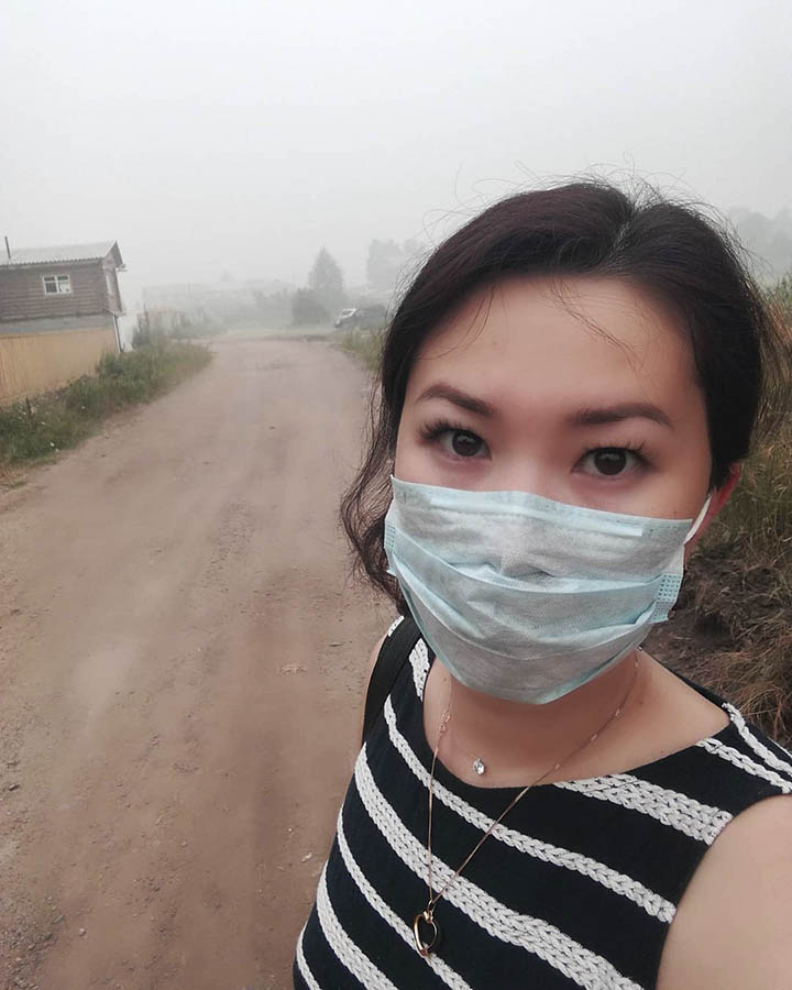 A woman in Kirensk, near Irkutsk, Russia, wears a mask against pollution from nearby wildfires, 29 July 2019. Photo: The Siberian Times