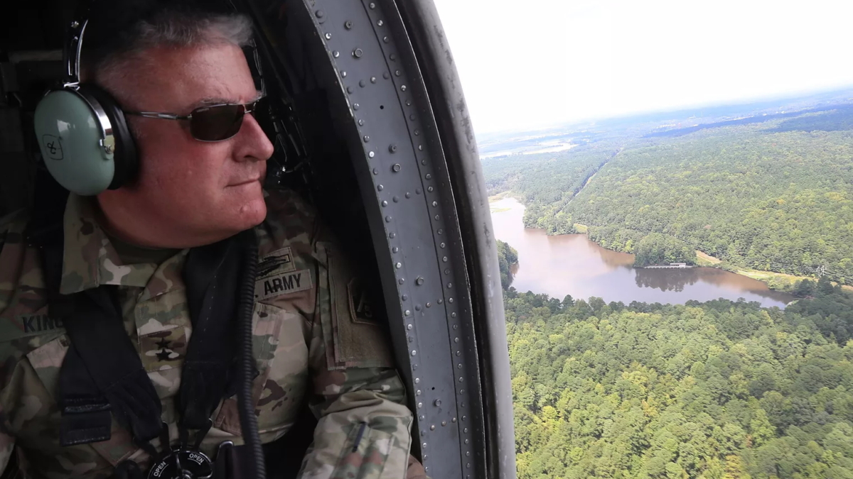 U.S. Army Major General John King surveys flood damage from Hurricane Florence on 20 September 2018 in Lillington, North Carolina. Photo: Joe Raedle / Getty Images