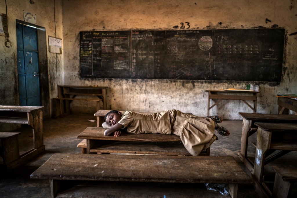This image, “Sweet Dreams”, won photographer Antonio Aragon Renuncio an honorable mention in the Environmental Photographer of the Year 2019 award. It shows a girl sleeping on a desk inside her schoolroom at a school near the Burkina Faso border. Extreme rains have tripled in the Sahel in the last 35 years due to global warming. Climate change has caused 70 episodes of torrential rains in the last decade although the region also suffers episodes of severe drought. Photo: Antonio Aragon Renuncio