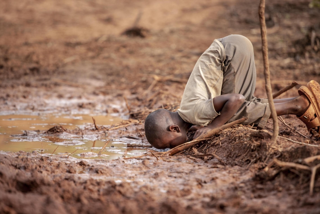 This image, “Water Scarcity”, won photographer Frederick Dharshie Wissah the Environmental Photographer of the Year 2019 award in the “Water, Equality, and Sustainability” category. It shows a young boy in Kakamega, Kenya drinking dirty water from a stream, due to lack of water points in the area, which has occurred due to deforestation. There is a lack of access to clean water in the area, which greatly increases the risk of diarrhoeal diseases as cholera, typhoid fever and dysentery and other water-borne tropical diseases. Photo: Frederick Dharshie Wissah