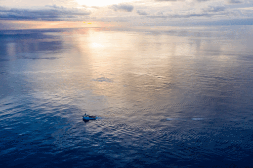 Aerial views of the “Maersk Launcher” and the System 001/B plastic-capturing boom deployed in the Great Pacific Garbage Patch, from June to August 2019. Photo: The Ocean Cleanup