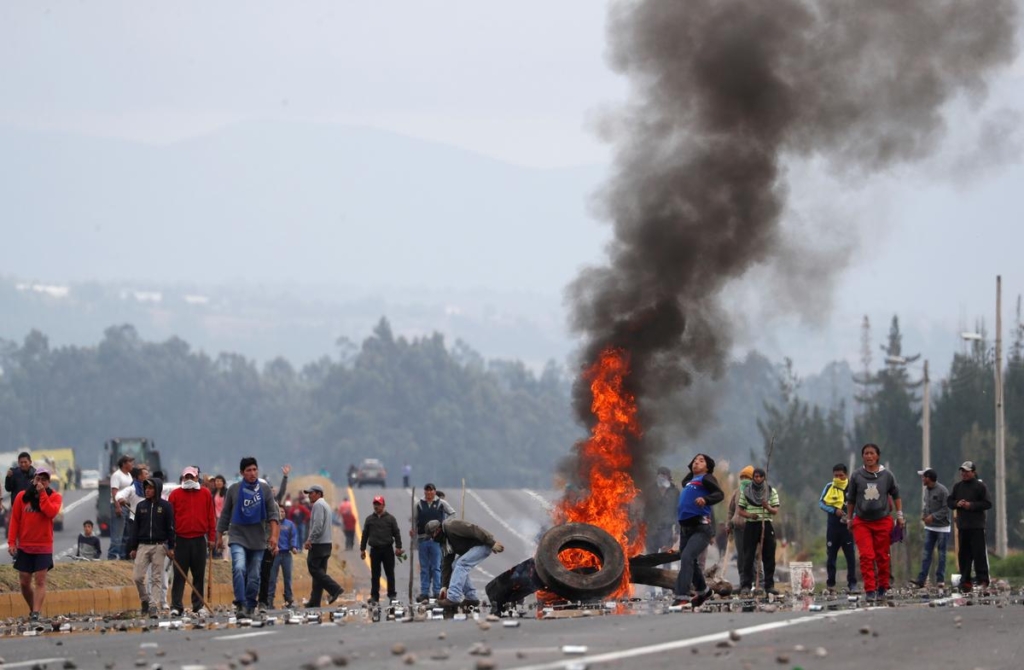 People block a road amid clashes with soldiers in Lasso, Ecuador, during protests after Ecuador’s President Lenin Moreno’s government ended four-decade-old fuel subsidies, 6 October 2019. Photo: Carlos Garcia Rawlins / REUTERS
