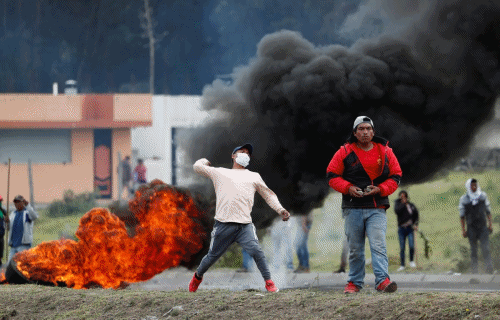 People block a road amid clashes with soldiers in Lasso, Ecuador, during protests after Ecuador’s President Lenin Moreno’s government ended four-decade-old fuel subsidies, 6 October 2019. Photo: Carlos Garcia Rawlins / REUTERS
