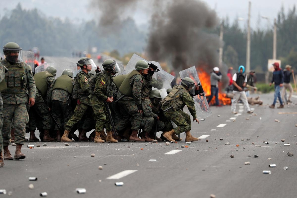 Soldiers line up amid clashes with people blocking a road in Lasso, Ecuador, during protests after Ecuador’s President Lenin Moreno’s government ended four-decade-old fuel subsidies, 6 October 2019. Photo: Carlos Garcia Rawlins / REUTERS