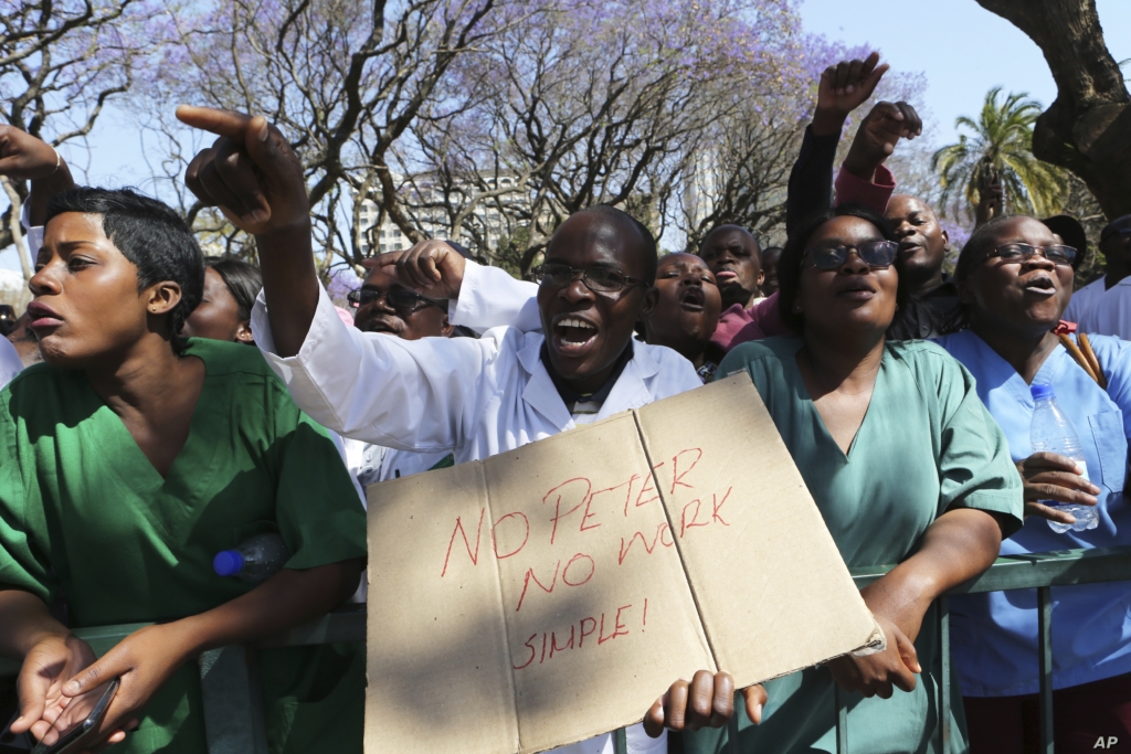 Zimbabwean medical staff march in Harare, 19 September 2019. Zimbabwean doctors protesting the alleged abduction of a union leader won a high court ruling allowing them to march and handover a petition to the parliament. Photo: AP