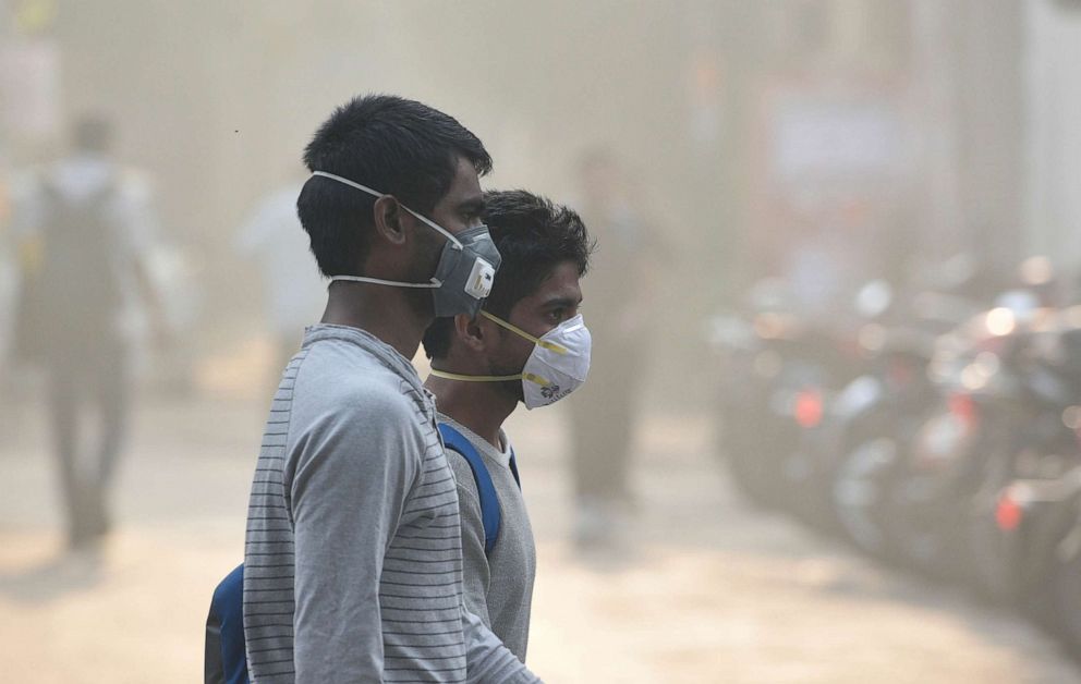 People wear masks to protect against “Hazardous” air pollution in Dehli, India, 28 October 2019. Photo: Biplov Bhuyan / Hindustan Times / REX