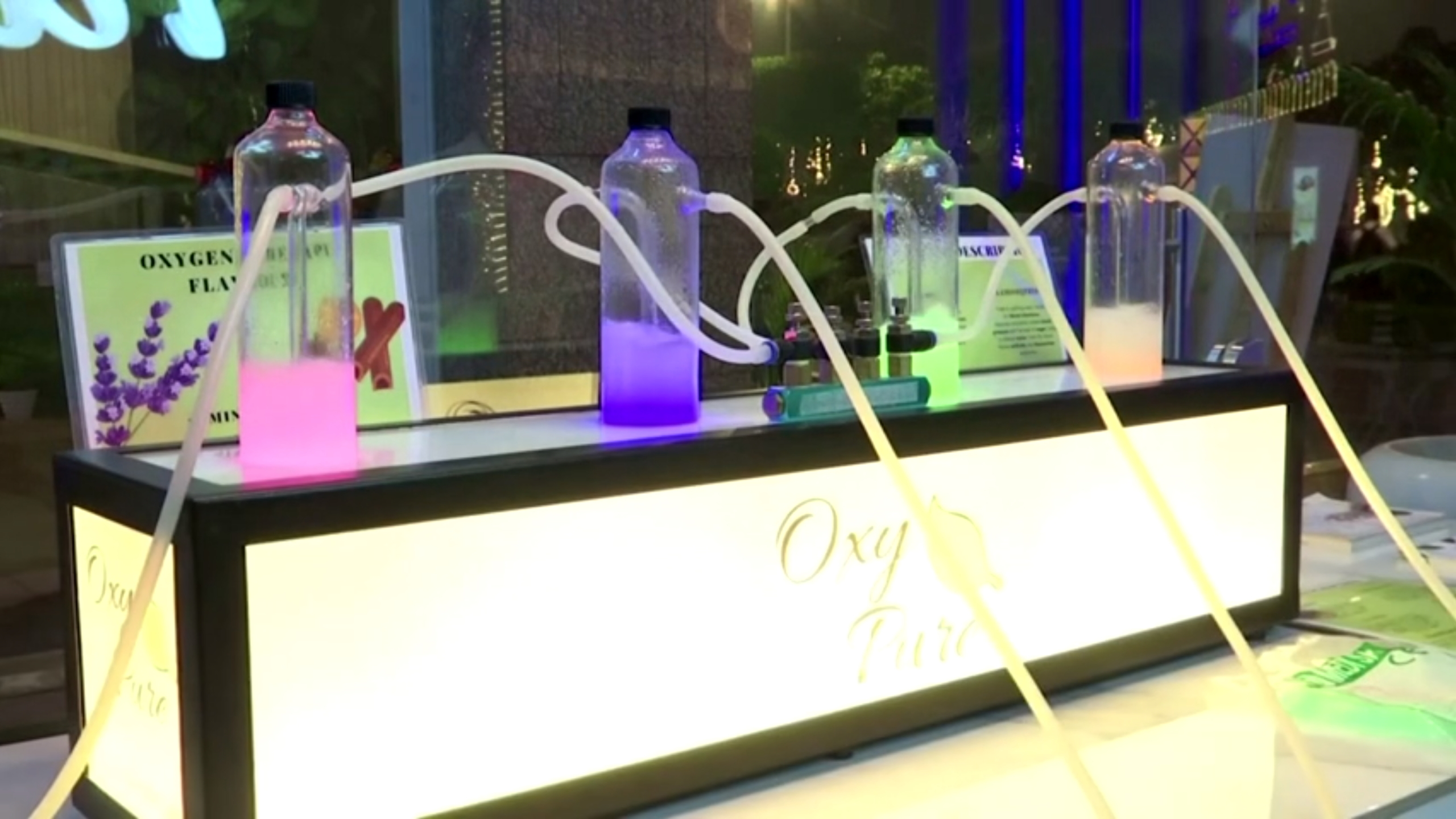 Photo of an oxygen bar in Delhi, India on 15 November 2019. A 15-minute session costs $7.00. Photo: Reuters