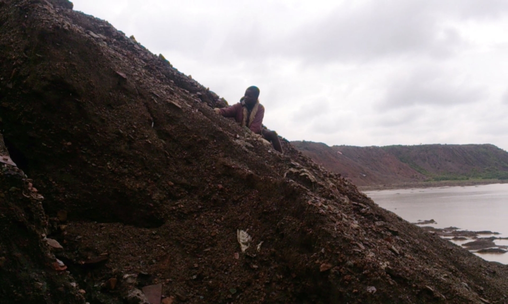 Child digging for cobalt on a mine hill adjacent to Lake Malo in the Democratic Republic of the Congo (DRC). Photo: Siddharth Kara / The Guardian