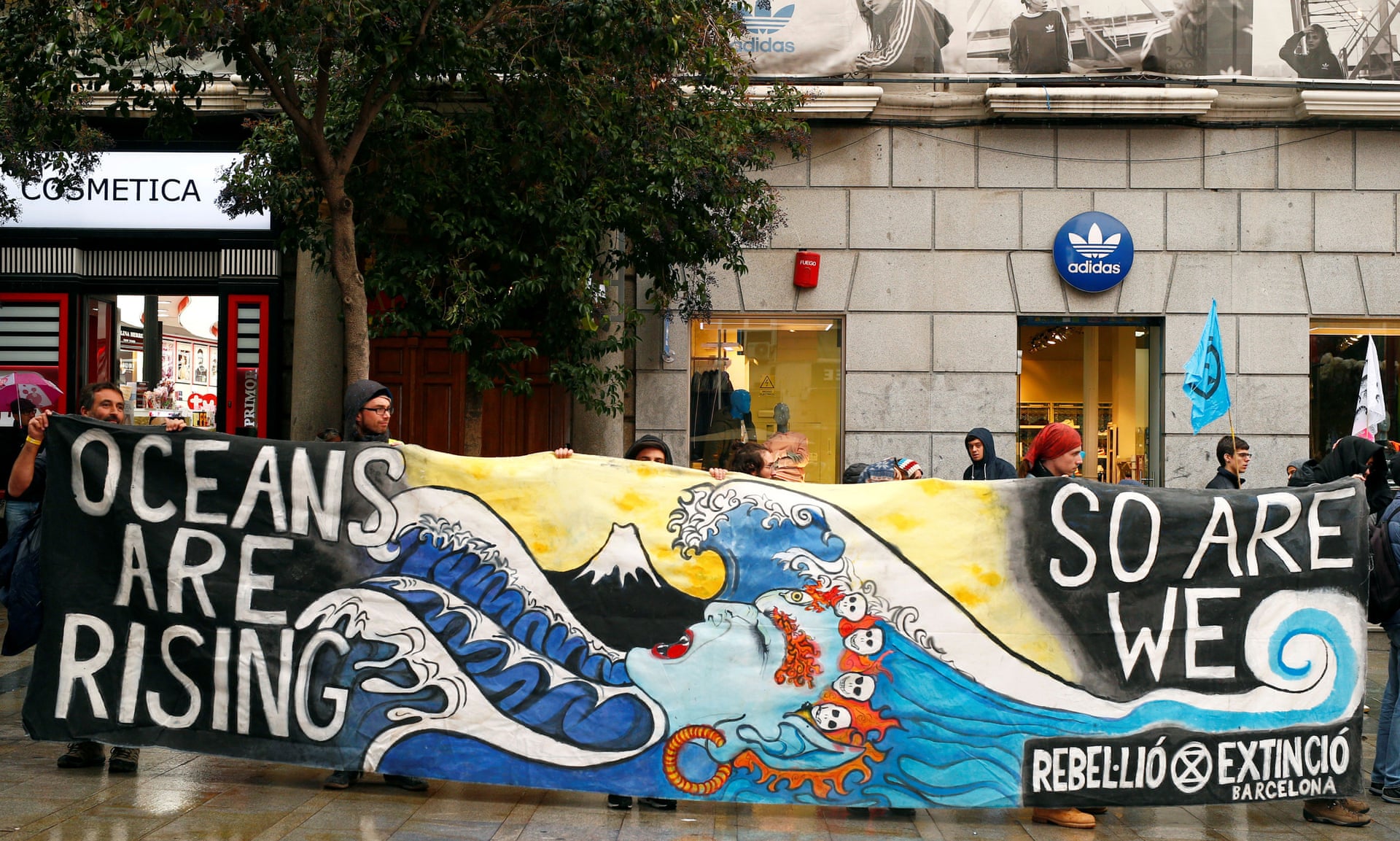 Extinction Rebellion protesters in Madrid during the COP25 climate summit in December 2019 hold a banner that reads, “Oceans are rising. So are we.” Photo: Javier Barbancho / Reuters