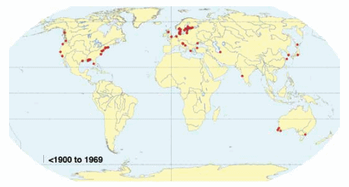 Global pattern in the cumulative development of coastal hypoxia in the periods before 1969, 1970-1989, and 1990-2015. Each red dot represents a documented case related to human activities. Green dots are sites that have improved. Since the 1960s, the global number of hypoxic systems has about doubled every ten years up to 2000. Data: Based on Diaz and Rosenberg (2008), Diaz, et al. (2010), and Conley et al. (2011). Graphic: Laffoley and Baxter, 2019 / IUCN