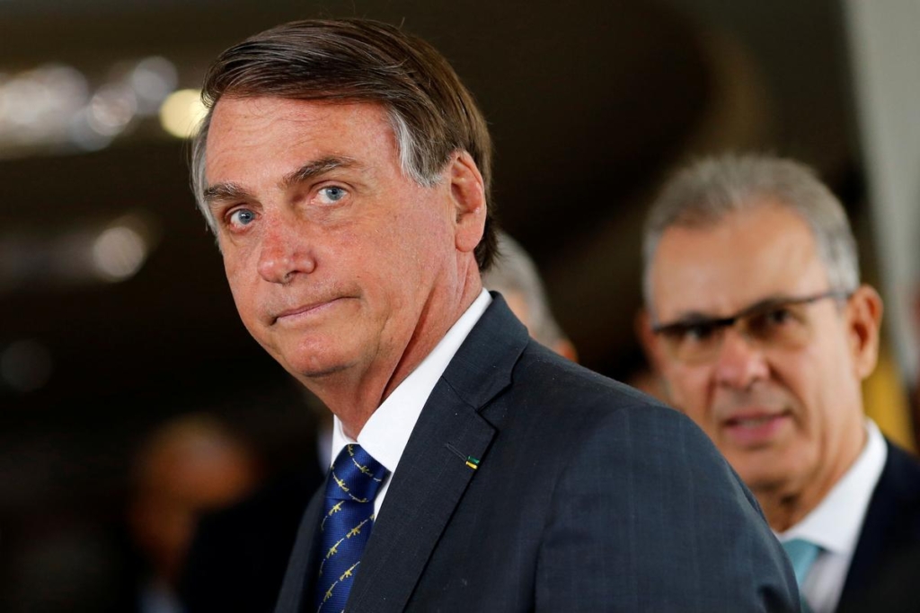 Brazil’s President Jair Bolsonaro looks on next to Brazil’s Energy Minister Bento Albuquerque after a meeting in Brasilia, Brazil, 15 January 2020. Photo: Adriano Machado / REUTERS