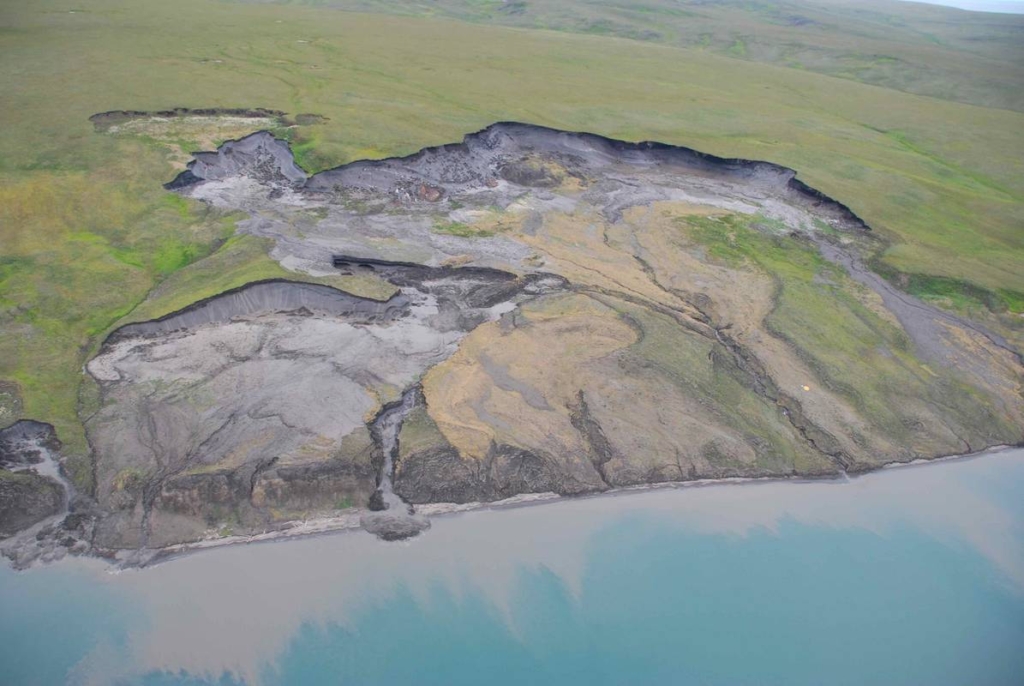 Aerial view of coastline collapse of permafrost on Herschel Island, Canada. Large masses of the eroded material are transported in the coastal zone and deposited in nearshore basins. Photo: Michael Krautblatter and Tu München / AWI