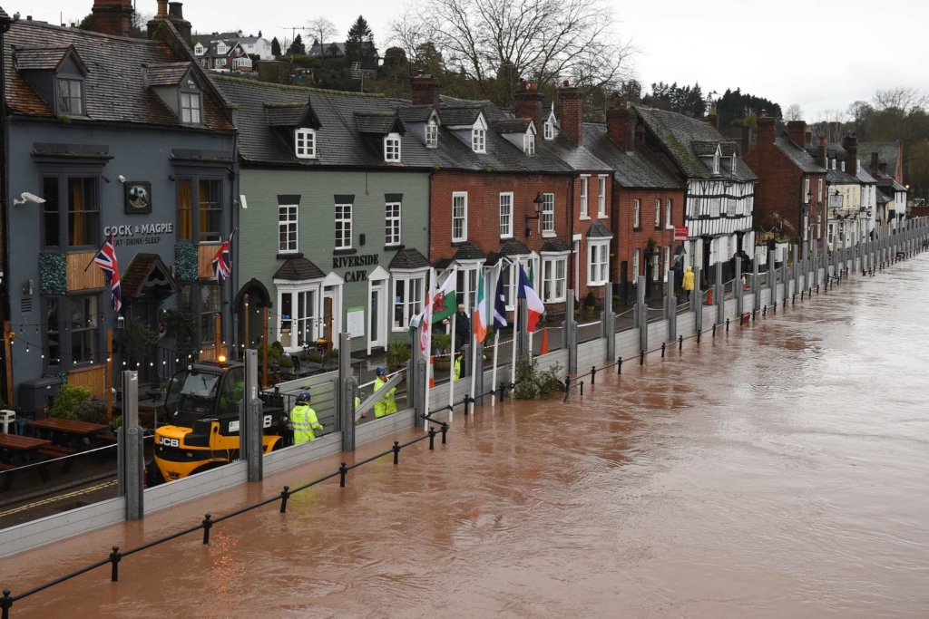 Shoring up flood defenses beside the River Severn in Bewdley, England, on Sunday, 16 February 2020. Photo: Oli Scarff / Agence France-Presse / Getty Images