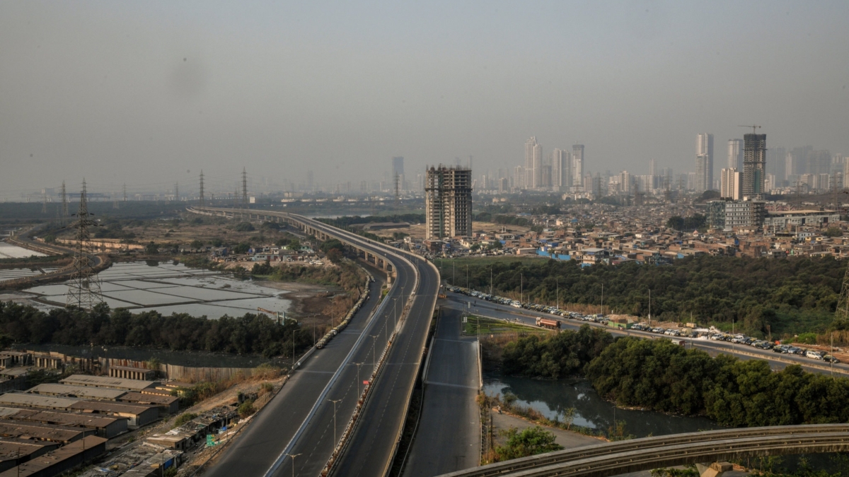 Aerial view of the eastern expressway in Mumbai after Prime Minister Narendra Modi imposed a nationwide lockdown on 24 March 2020 in an attempt to slow the spread of the coronavirus. Photo: Atul Loke / The New York Times