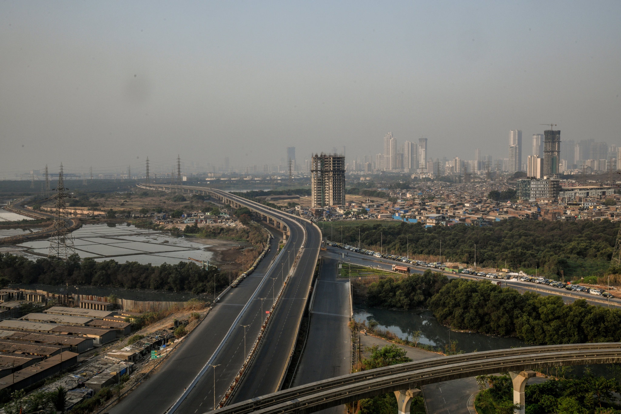 Aerial view of the eastern expressway in Mumbai after Prime Minister Narendra Modi imposed a nationwide lockdown on 24 March 2020 in an attempt to slow the spread of the coronavirus. Photo: Atul Loke / The New York Times