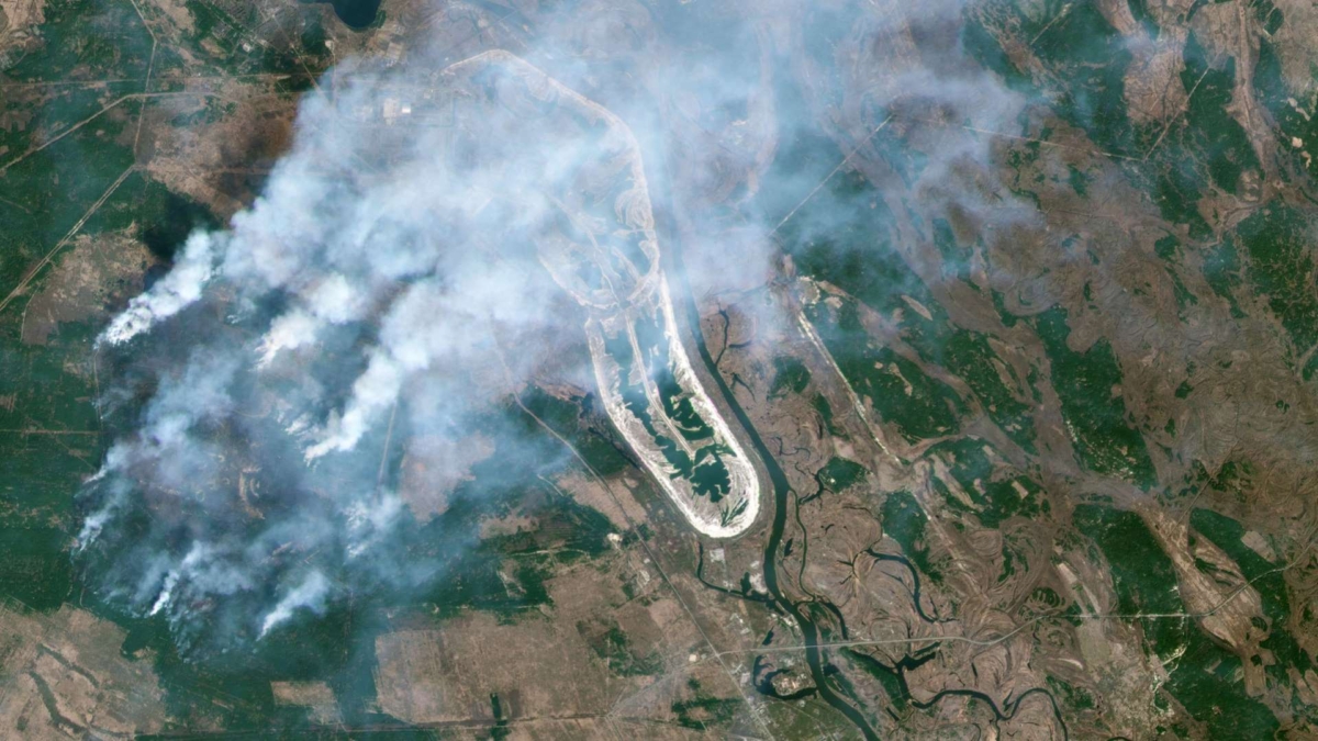 Satellite view of a forest fire burning in the Chernobyl exclusion zone in Ukraine, not far from the nuclear power plant in April 2020. Photo: Planet Labs