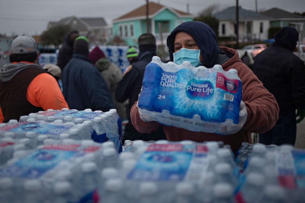 Volunteers help distribute water to local residents at a warming center and shelter after record-breaking winter temperatures from Winter Storm Uri, as local media reports most residents are without electricity, in Galveston, Texas on 17 February 2021. Photo: Adrees Latif / REUTERS