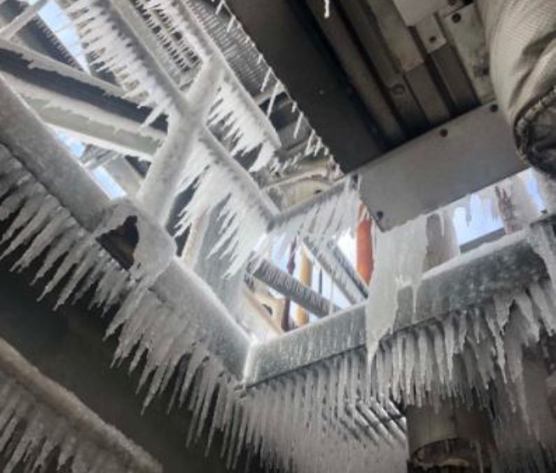 Icicles hang from machinery at the Entergy power plant in Houston, Texas, after Winter Storm Uri, 16 February 2021. Photo: Lauren Talarico / KHOU / Twitter