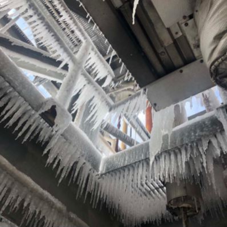 Icicles hang from machinery at the Entergy power plant in Houston, Texas, after Winter Storm Uri, 16 February 2021. Photo: Lauren Talarico / KHOU / Twitter