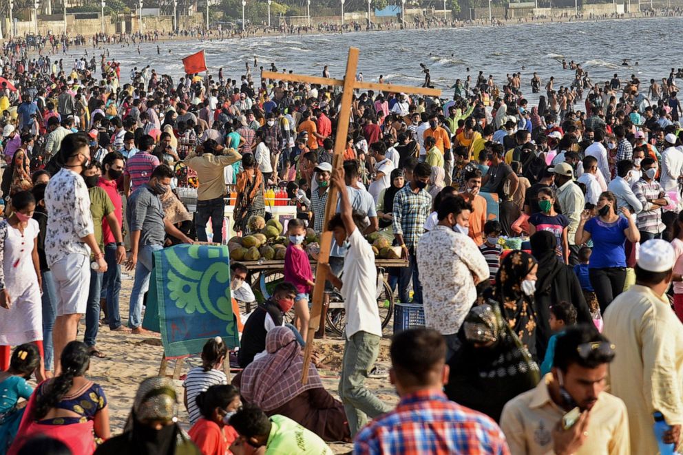 Visitors crowd at Juhu beach in Mumbai in the Indian state of Maharashtra on 4 April 2021. Officials attributed the sharp rise in COVID-19 cases mainly to the public’s increasing unwillingness to comply with public safety measures. Photo: Sujit Jaiswal / AFP / Getty Images