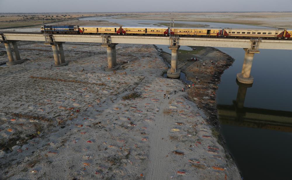 Aerial view of several bodies buried in shallow graves on the banks of Ganges river in Prayagraj, India. Saturday, 15 May 2021. Photo: Rajesh Kumar Singh / AP Photo
