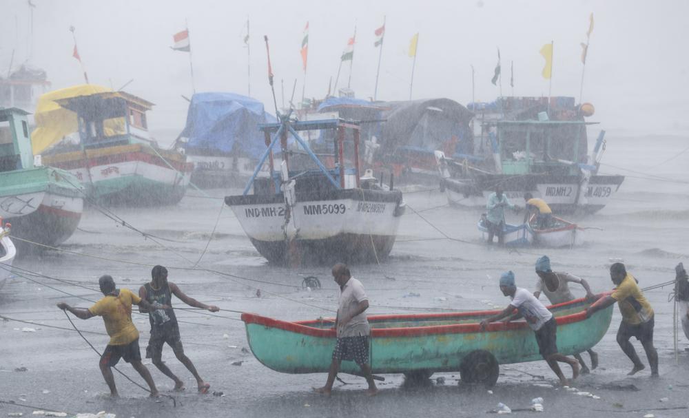 Fishermen try to move a fishing boat to a safer ground on the Arabian Sea coast in Mumbai, India, Monday, 17 May 2021. Cyclone Tauktae, roaring in the Arabian Sea was moving toward India's western coast on Monday as authorities tried to evacuate hundreds of thousands of people and suspended COVID-19 vaccinations in one state. Photo: Rafiq Maqbool / AP Photo
