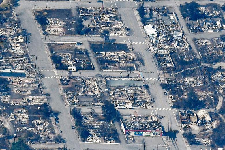 Aerial view of the charred remnants of homes and buildings in Lytton, B.C. that were destroyed by a wildfire on 30 June 2021. This photo was taken a week later, on 6 July 2021. Photo: Jennifer Gauthier / REUTERS