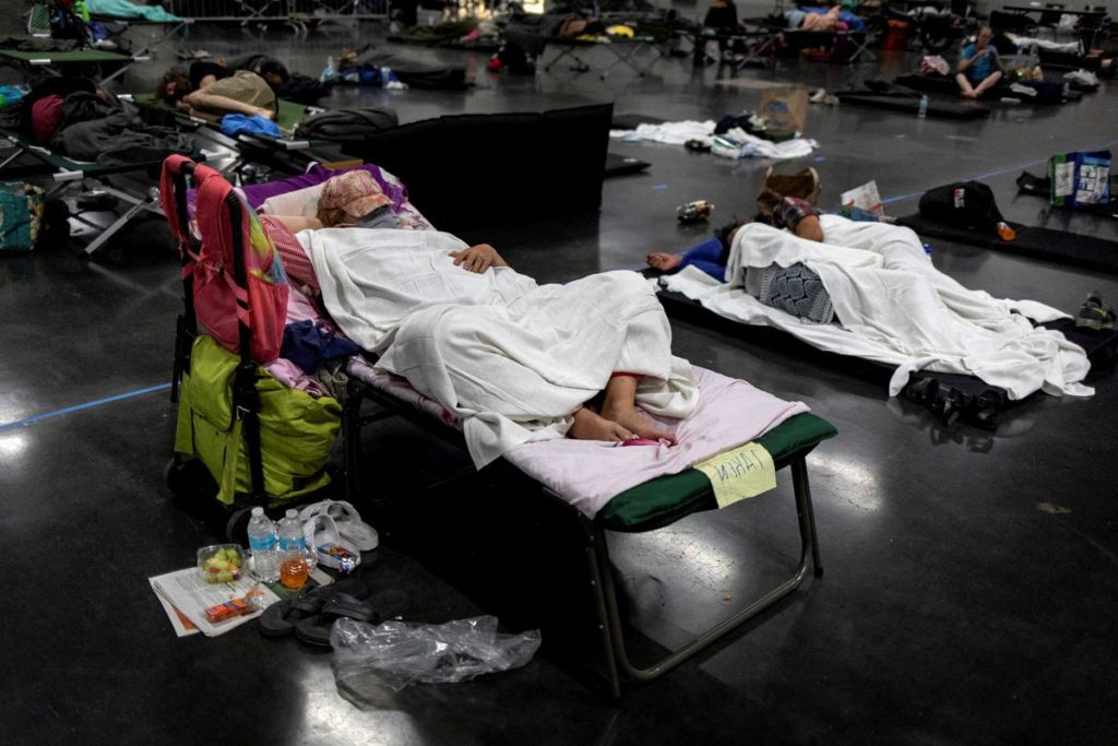 People sleep at a cooling shelter set up during an unprecedented heat wave in Portland, Oregon, U.S., 27 June 2021. Photo: Maranie Staab / REUTERS