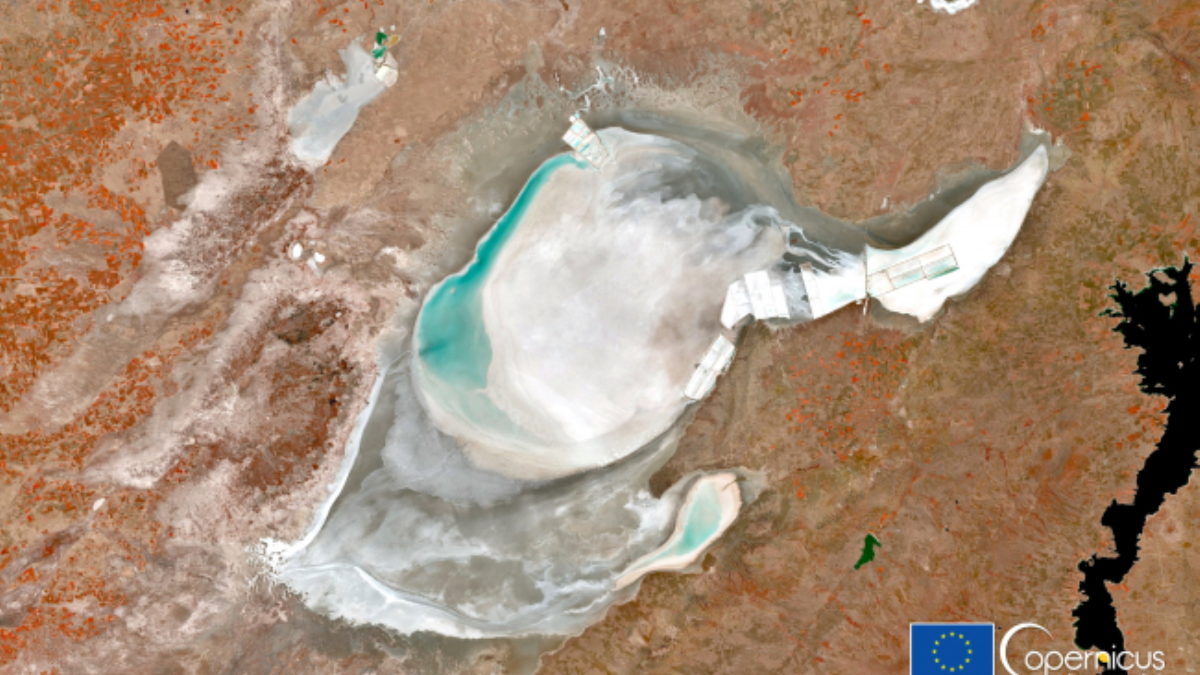 Satellite view of Lake Tuz in Turkey acquired on 23 October 2021. Lake Tuz is Turkey's second-largest lake and home to several bird species. During the summer of 2021, the lake completely dried up causing the death of thousands of flamingos and other bird species that inhabit the lake. Experts attribute the extreme drought in eastern Turkey to climate change. Photo: European Union / Copernicus Sentinel-2 imagery