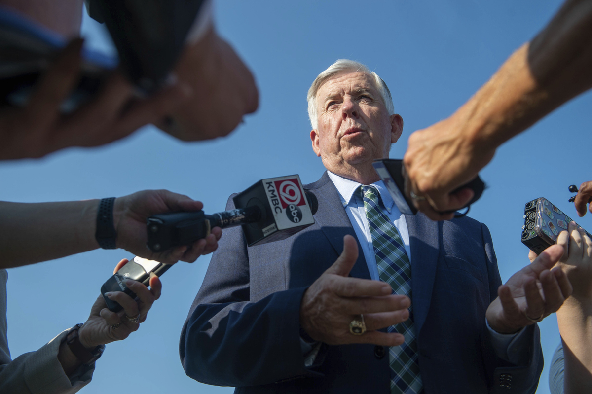 Missouri Governor Mike Parson answers media's questions on Tuesday, 13 July 2021, in Kansas City, Missouri. Parson, a Republican, is digging in on his belief that mask mandates don't work despite a health department analysis showing reduced COVID-19 infections and deaths in cities that require face coverings. The Republican governor on Thursday, 2 December 2021, ripped into a report on the analysis by The Missouri Independent. Photo: Shelly Yang / The Kansas City Star / AP