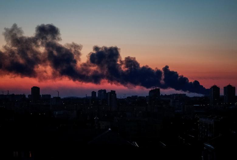 Smoke rises after Russian shelling near Kyiv, Ukraine, on 17 March 2022. Photo: Gleb Garanich / REUTERS