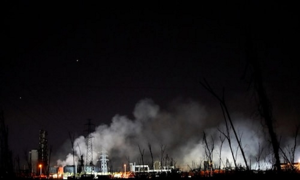 Fires burn and smoke pours into the night sky at the scene of an explosion at an illegal crude oil bunkering site at Abaezi forest, in Ohaji-Egbema Local Government Area of Imo state, Nigeria, 23 April 2022. More than 100 people lost their lives. Photo: REUTERS