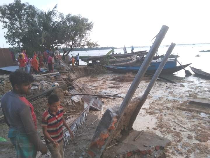 Fifty houses were destroyed by intense river bank erosion on the Meghna River at Nabinagar upazila in the Brahmanbaria district, 3 July 2022. Photo: The Daily Observer
