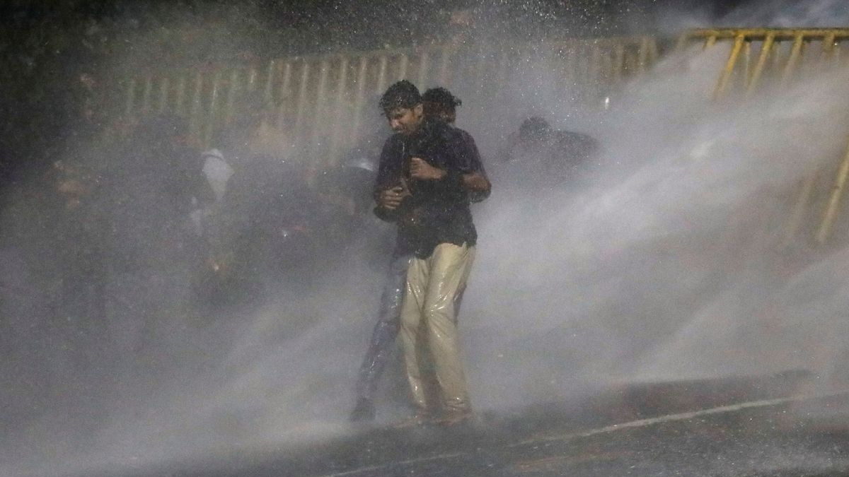 A protester stands against a water cannon as police use tear gas to disperse demonstrators near President’s residence during a protest demanding the resignation of President Gotabaya Rajapaksa, amid the country’s economic crisis, in Colombo, Sri Lanka, 8 July 2022. Photo: Dinuka Liyanawatte / REUTERS