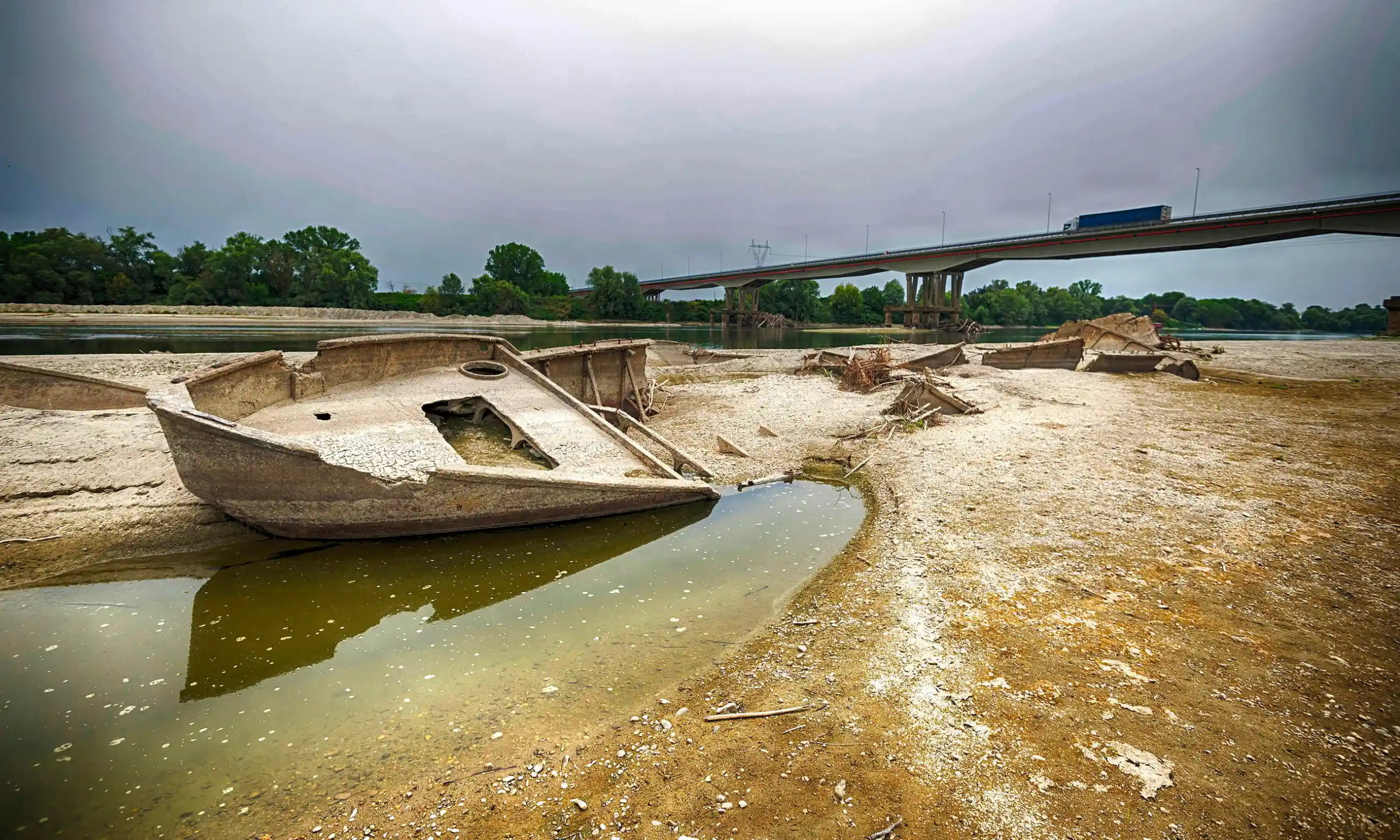The almost dry bed of the Po river at Castel San Giovanni, near Piacenza, in June 2022. Photo: Pierpaolo Ferreri / EPA