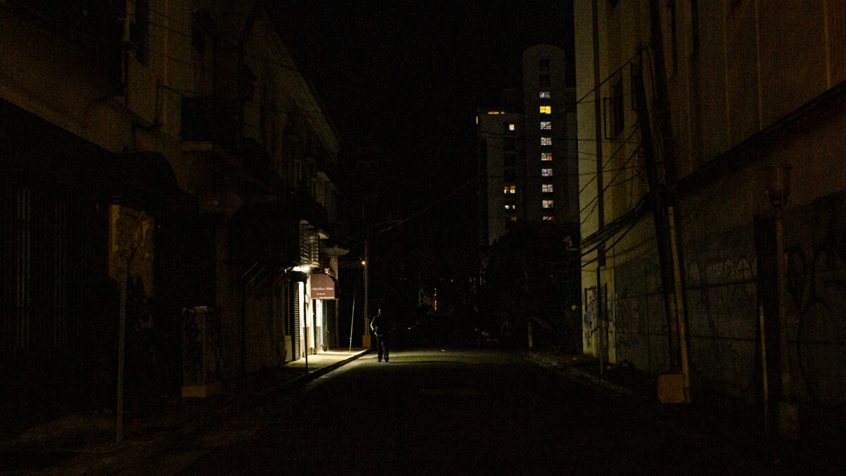A darkened street in the Santurce neighborhood of San Juan on Friday, 23 September 2022. People in Puerto Rico fear an extended blackout after Hurricane Fiona struck. Photo: Erika P. Rodriguez / The New York Times